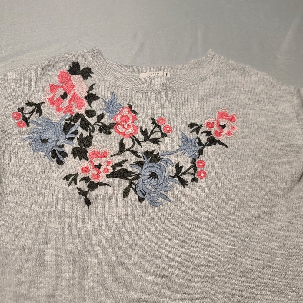 H&M L.O.G.G. Floral Embroidered Gray Sweater XS‎ Cottagecore Coquette Soft Girl